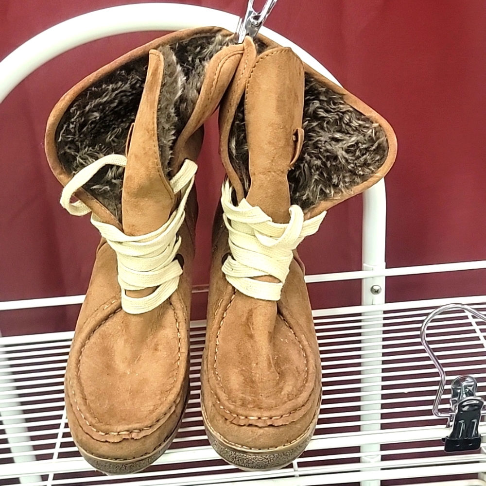 Size 7 boots Tan